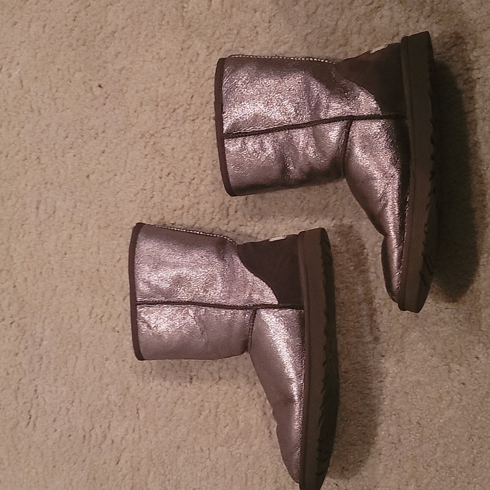 Ugg Australia 1010653 Classic Metallic Brown Short Sheepskin Boots Size 9 Womens
